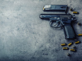 Riforma controllo armi: intatti i dubbi di AUDA Una pistola 9 mm con caricatore rimosso e dieci proiettili