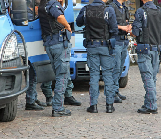 Negato agli agenti porto d’armi per difesa personale Negato agli agenti porto d'armi per difesa personale