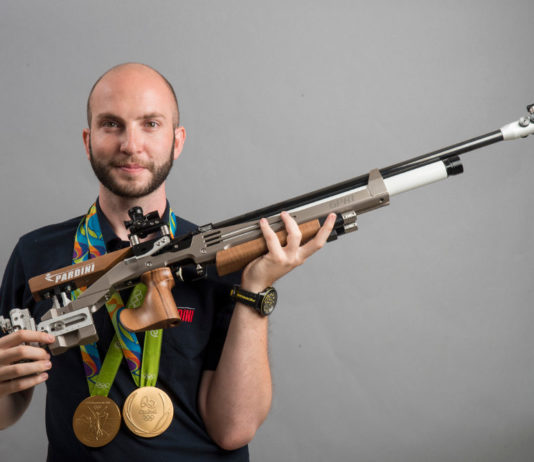 Niccolò Campriani riceve la cittadinanza onoraria di Bibbiena Niccolò Campriani con carabina Pardini