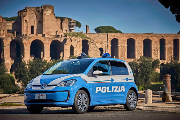 Volkswagen consegna quattro e-up! alla Polizia di Stato