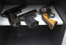 Furto d’armi, rubata collezione a Opera Furto d'armi, rubata collezione a Opera