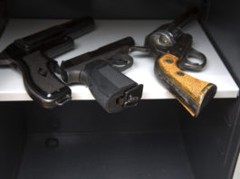 Furto d’armi, rubata collezione a Opera Furto d'armi, rubata collezione a Opera