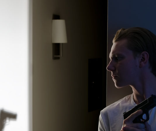 Dj Francesco: “Se lo Stato non mi difende, lo farò da solo” Legittima difesa