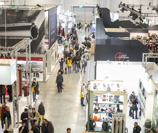 Tra Piazzapulita e Movimento 5 Stelle, ancora polemiche sui minori a Hit Show Tra Piazzapulita e Movimento 5 Stelle, ancora polemiche sui minori a Hit Show