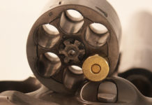 Denunciato per violenze domestiche? Via subito il porto d’armi Violenze domestiche