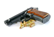 Acquista pistole senza porto d’armi, denunciato due volte Acquista pistole dopo revoca del porto d'armi, denunciato due volte