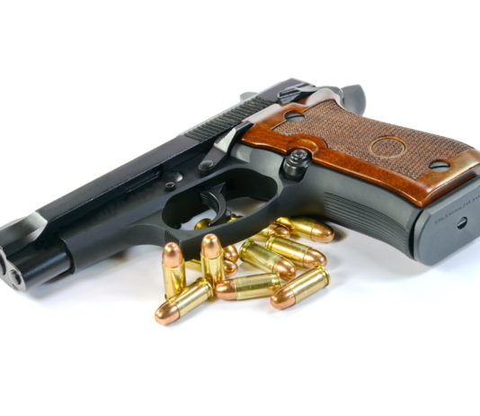 Acquista pistole senza porto d’armi, denunciato due volte Acquista pistole dopo revoca del porto d'armi, denunciato due volte