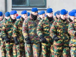 Con le armi cariche per le strade Armi cariche