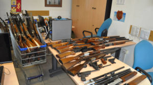 A Sanremo, nel corso dell'operazione Sempre in guardia, sono state sequestrate delle armi detenute illegalmente: un arresto per possesso illegale di armi.