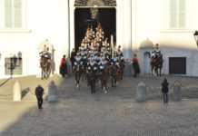Cambio della guardia al Quirinale, Corazzieri in uniforme di Gran Gala Cambio della guardia al Quirinale, Corazzieri in uniforme di Gran Gala