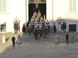 Cambio della guardia al Quirinale, Corazzieri in uniforme di Gran Gala Cambio della guardia al Quirinale, Corazzieri in uniforme di Gran Gala