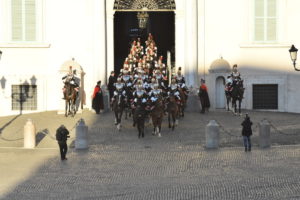 Cambio della guardia al Quirinale, Corazzieri in uniforme di Gran Gala