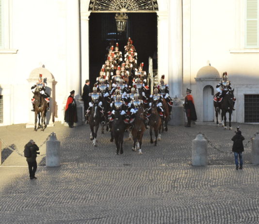 Cambio della guardia al Quirinale, Corazzieri in uniforme di Gran Gala Cambio della guardia al Quirinale, Corazzieri in uniforme di Gran Gala