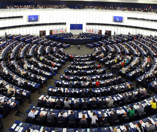 Il Parlamento europeo approva la Direttiva Armi