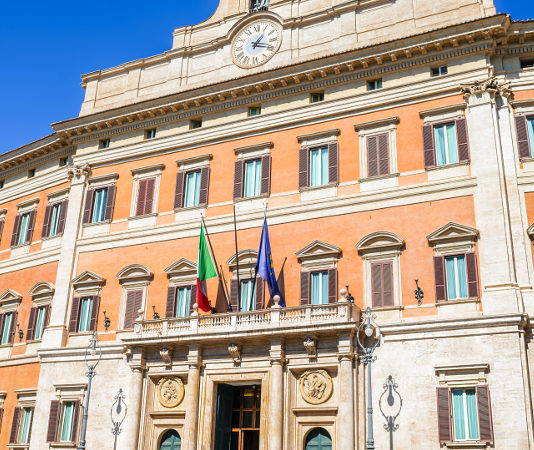 La lunga strada verso il recepimento nazionale della Direttiva Armi Recepimento nazionale della Direttiva Armi