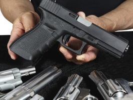 Se il rinnovo non arriva per ritardi burocratici Richieste di porto d'armi rimaste in sospeso