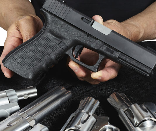 Se il rinnovo non arriva per ritardi burocratici Richieste di porto d'armi rimaste in sospeso