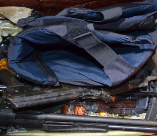 Scoperto arsenale di armi da guerra in un capannone dell’hinterland milanese Scoperto arsenale di armi da guerra in un capannone dell’hinterland milanese