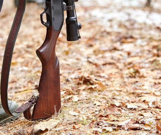 Non fu solo espressione colorita: prima il litigio, poi la revoca del porto d’armi cinghialaio