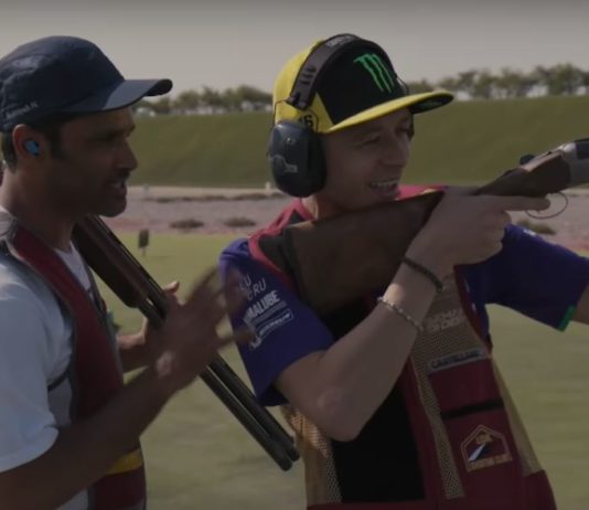 Valentino Rossi in pedana al Losail Shooting Complex con Beretta