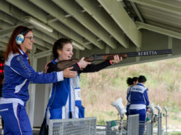 In cento dai banchi in pedana Alessandra Perilli con una studentessa