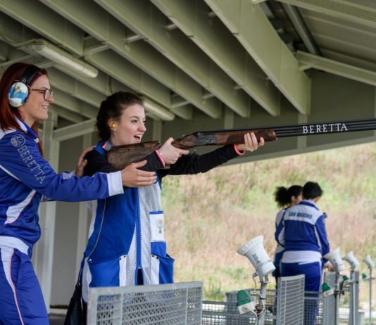 In cento dai banchi in pedana Alessandra Perilli con una studentessa