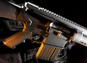 Lo Stato della California è stato citato in tribunale per la sua legge restrittiva sulle armi da fuoco e il bando sostanziale alle armi d'assalto.