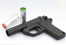 Siracusa, una denuncia per detenzione abusiva di una pistola lanciarazzi Siracusa, una denuncia per detenzione abusiva di una pistola lanciarazzi