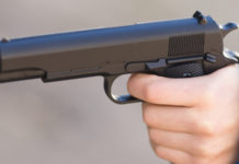 «Consegnatemi le armi giocattolo, vi regalo delle trottole»