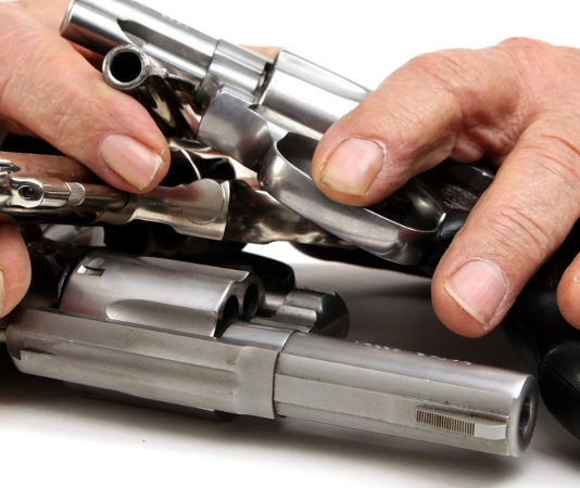 Trasferì quindici pistole senza avvertire, condannato a 2.000 euro di ammenda Cassazione