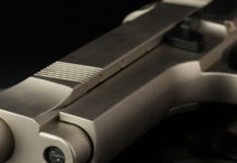 Sentenza storica della Cassazione su porto illegale e armi clandestine La Prima sezione penale della Cassazione si rimette alle Sezioni unite per sapere se il porto di arma clandestina specifichi il porto illegale di arma comune.