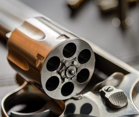 Il colpo in canna è sempre un pericolo Denuncia per incauta custodia