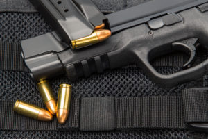 Sono state sequestrate 19 pistole di un latinense con licenza di detenzione ma non di porto d'armi per le minacce a un vicino dopo un incidente tra cani.