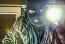 Anche Le Iene si buttano sulla legittima difesa Le iene legittima difesa