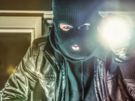 Anche Le Iene si buttano sulla legittima difesa Le iene legittima difesa