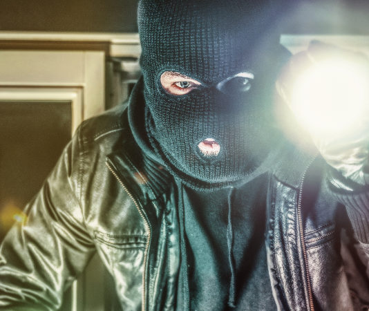 Anche Le Iene si buttano sulla legittima difesa Le iene legittima difesa