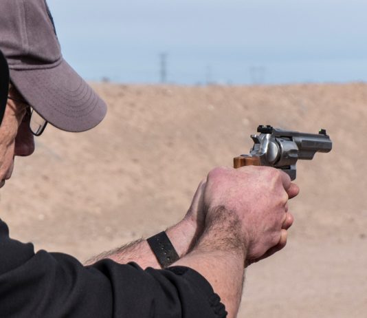 Legittima difesa: pistola o revolver? Legittima difesa: pistola o revolver?