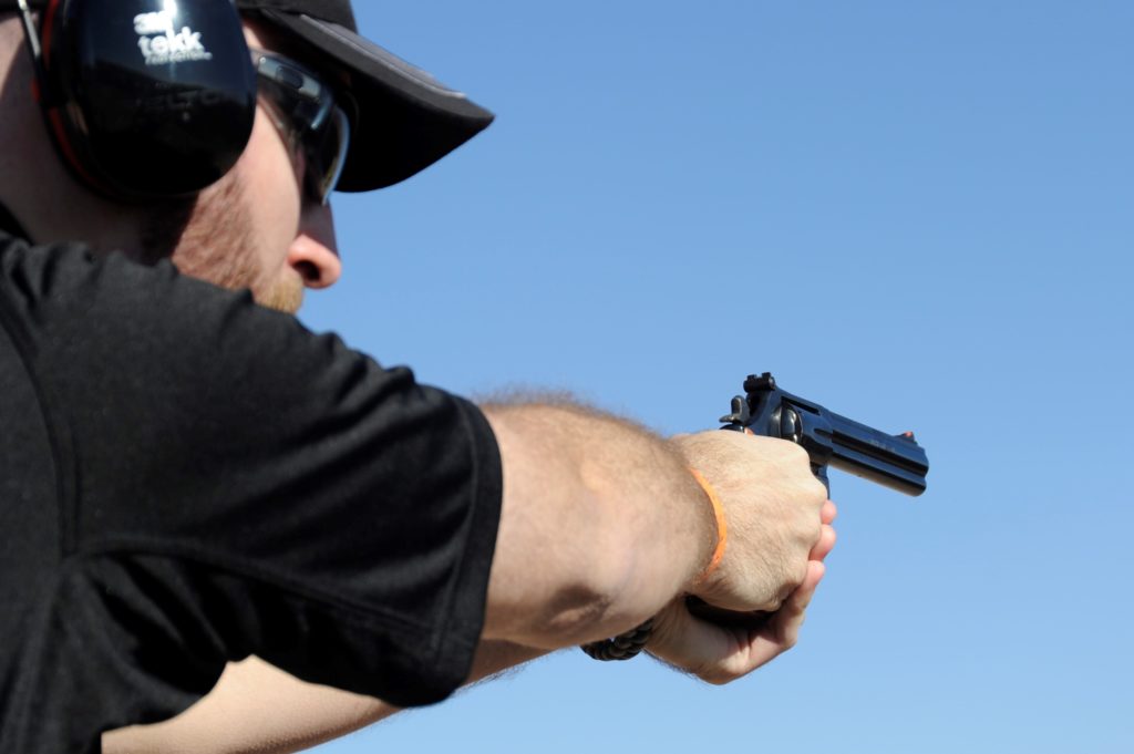 Legittima difesa: pistola o revolver?