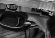 Indagato e poi assolto, gli rendono il porto d’armi dopo 10 anni Peculato