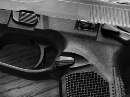 Indagato e poi assolto, gli rendono il porto d’armi dopo 10 anni Peculato