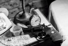 Via la pistola, un pregiudicato frequenta l’appartamento Revoca cautelare del porto d'armi