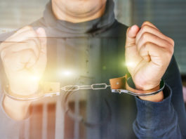 Spara un colpo in aria durante un litigio, ma l’arma era clandestina arma clandestina