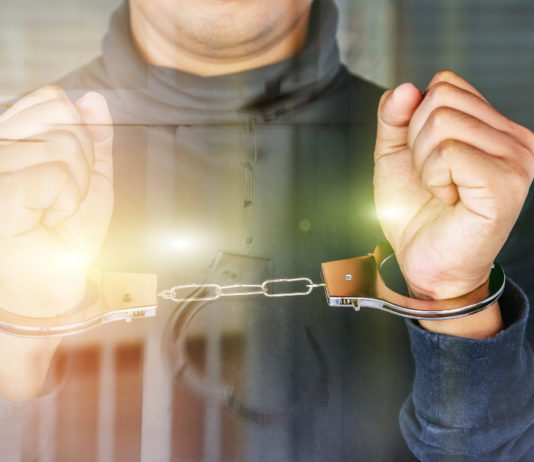 Spara un colpo in aria durante un litigio, ma l’arma era clandestina arma clandestina