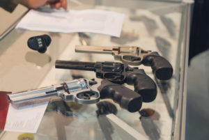 Per gestire la diffusione delle armi, lo Stato dell’Illinois sta per discutere un disegno di legge che escluda dal mercato i distributori di armi.