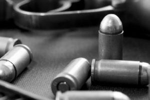 Iil tribunale di Nocera Inferiore ha assolto quattro familiari dall'accusa di violazione della legge sulle armi per detenzione di armi clandestine.