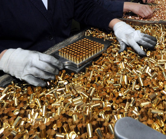 C’è chi chiede la conversione produttiva delle fabbriche d’armi