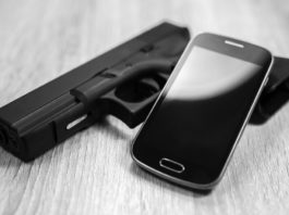 Occhio ai selfie con le armi