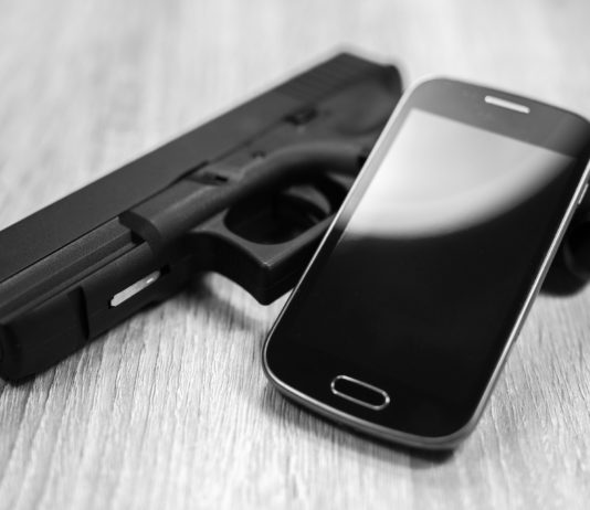 Occhio ai selfie con le armi