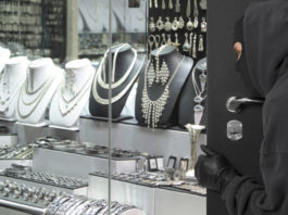 Lo rapinano di nuovo, stavolta spara e uccide malvivente Pisa