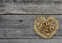 Ruba pistola a guardia giurata indecisa sul futuro della loro relazione rubare l'arma alla guardia giurata